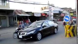 How to drive in Pnomh Penh, Cambodia?