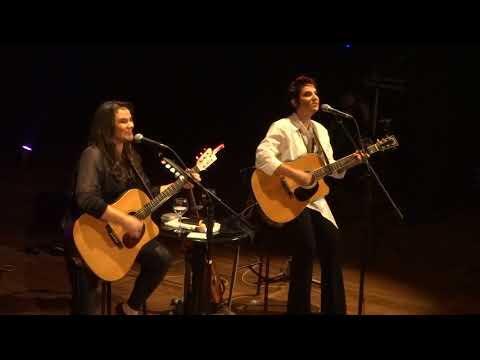 ISABELLA TAVIANI E MYLLENA - AGUENTA CORAÇÃO