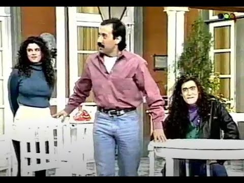 Rodrigo actuando en 1992 en "La familia Benvenuto" (con Guillermo Francella, Karina Buzeki)