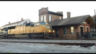 preview picture of video 'NS Mixed Freight at Stevenson, AL Depot Entering CSX Tracks at Sunset'