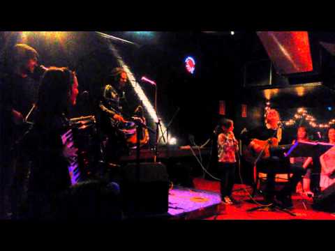 Forro Afiado - Pretty little girl singing - Barcelona, december 2014