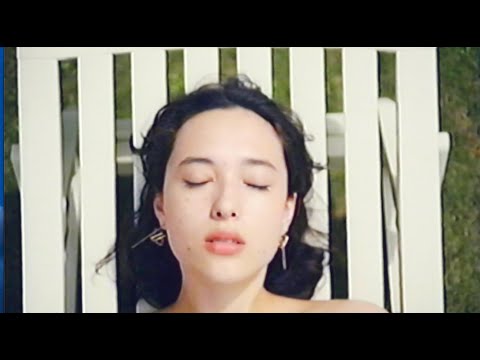 エメラルドグリーンの揺らめき (Short Movie) のサムネイル