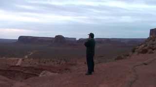 preview picture of video 'MR. KAKEHI IN MONUMENT VALLEY モニュメントバレー'