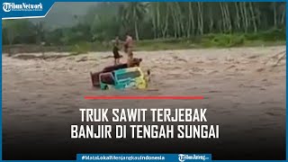 Download lagu Detik-detik Truk Sawit Terjebak Banjir di Tengah Sungai mp3