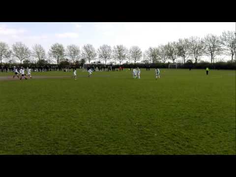 vvSpijkenisse JO11-1 scoort tegen vv Brielle