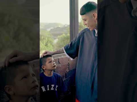 Santa Fe Klan conociendo al niño que le pidió ayuda para tener sus 2 manitas… #santafeklan