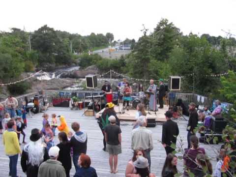 download lagu mp3 mp4 Black Fly Ball, download lagu Black Fly Ball gratis, unduh video klip Black Fly Ball