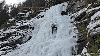 Escaladă pe cascada Vălul Miresei