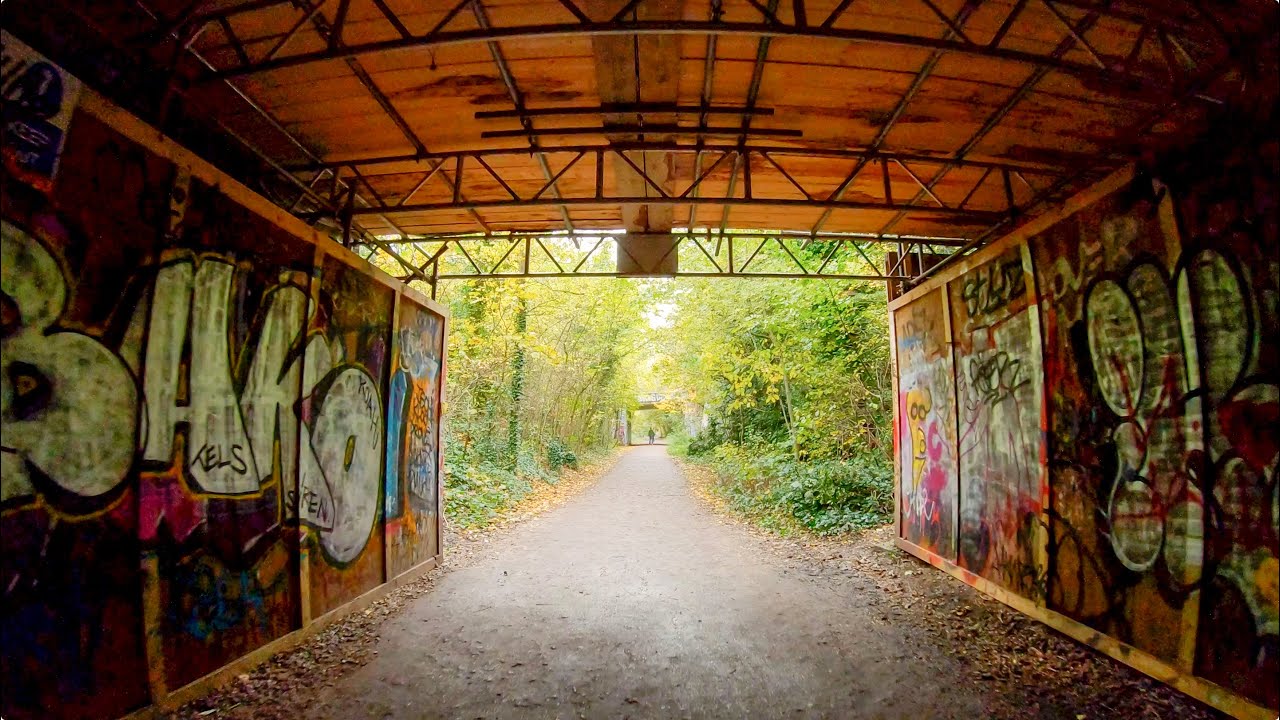 Walking in London: Parkland Walk [4K Binaural]