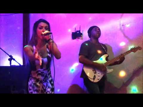 Coração Apertado - por Paola de Marco / Banda Manchete - DF