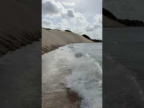 Caminhada entre duna e o mar - Genipabu Extremoz - RN #beach #praiasbrasileiras #riograndedonorte