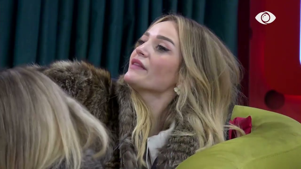 “Kush je ti?”/ Selin diskuton me Senon: Shoqet e mia i kam jashtë kësaj shtëpie