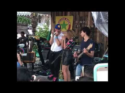 Someone that loves you - Izzi Bizu & Chris Martin (Coldplay)