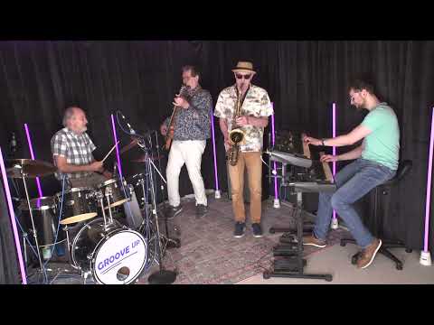 Groove-Up – Walking Into Summer