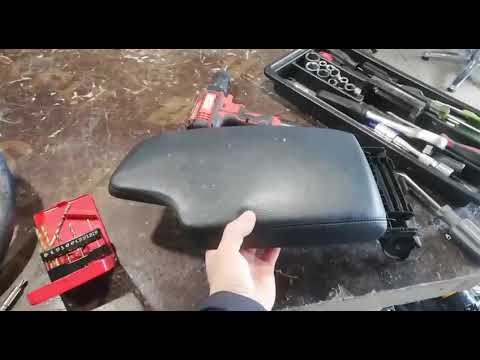 как снять подлокотник на BMW 320i F30 2014год бмв