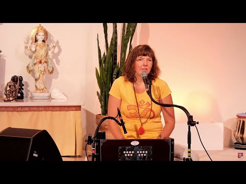 Satsang - Kirtan, Mantra und Arati mit Lisa-Marie - Yoga Vidya Live, 25.06.2022, 07:00 Uhr