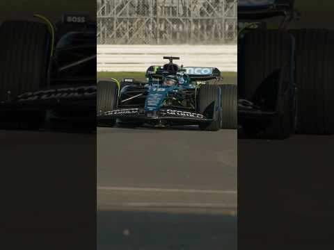 Формула-1 ¡El Aston Martin AMR24 de Fernando Alonso y Lance Stroll ya rueda en pista! #shorts #f1 #astonmartin