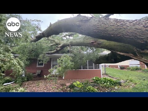 Severe weather outbreak hits Midwest