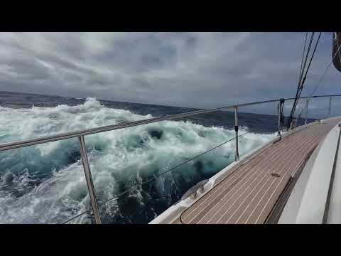 Wild Sail from St. Barts to Sint Maarten – 30+ Knots, Big Waves & 10+ Knot Surfing! 🌊