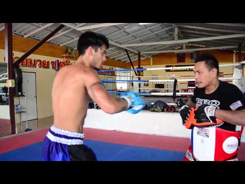 Sanny Dahlbeck Muay Thai Training: 30 kicks in less than 20 seconds!