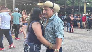 Bailando estilo tierra caliente 🔥 En Texas también se sabe bailar