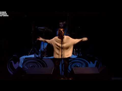 Oasis at Knebworth - just the banter