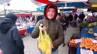 Bolu'da Pazarcı, Takdir Getiren Öğrencilere Meyve Dağıttı