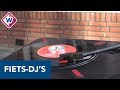 Leidse dj's draaien plaatjes op de stoep: 'Het wordt echt gewaardeerd' - OMROEP WEST