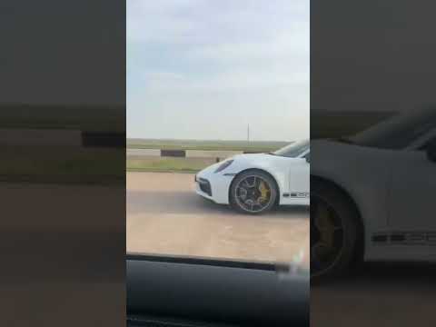Porsche 911 Turbo S vs NISSAN GTR