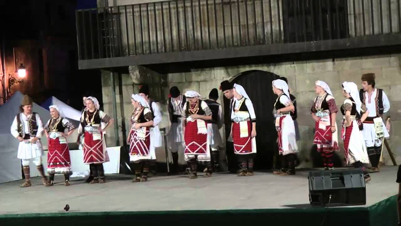 North Macedonian traditional folk dance: Whithening clothes