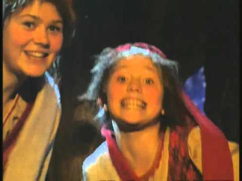 Stella og Nova / Sofie Lassen-Kahlke og Stephanie Leon / Krummernes Jul (video-version)