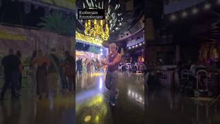 Download lagu Vik White dancing in Las Vegas 🎉 mp3