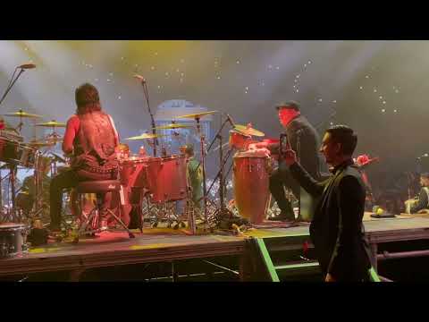 Clavado en un bar con Alex González