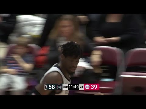 Shevon Thompson with the huge dunk!
