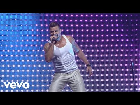 Ricky Martin - Drop It on Me / Lola, Lola / La Bomba Medley (Live Black & White Tour)