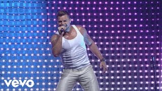 Ricky Martin - Drop It on Me / Lola, Lola / La Bomba Medley (Live Black & White Tour)