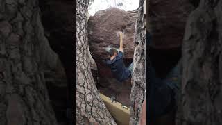 Video thumbnail de El gorro left, 6c. Albarracín