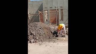 Download lagu Pekerja keras ... Mantan model tidak malu jadi pekerja kasar || Kuli bangunan || #shorts mp3