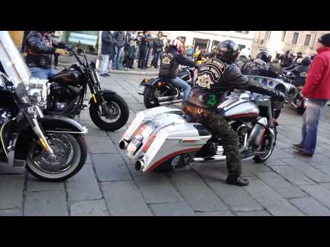 Sfilata moto della befana belve molestanti