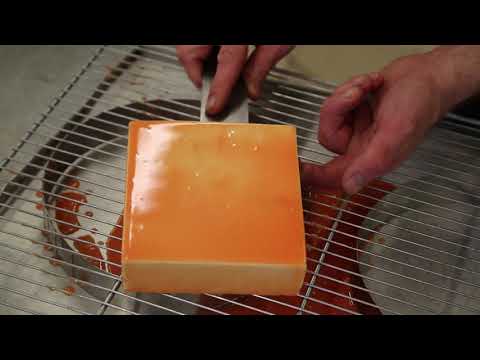 Belgium Chocolate worker / Belgique Wallonie Chocolaterie Les chocolats d'Edouard Chocolatier