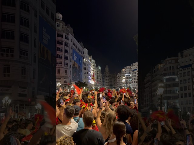 Vídeo relacionado con Guirnalda de Banderines España 10m 30 españolas, Banderola Decoración para Fiesta Mundial Fútbol 2026 Fiesta Nacional Juegos Olímpicos Bar Jardín Calle Adornos Party Supporter Celebración