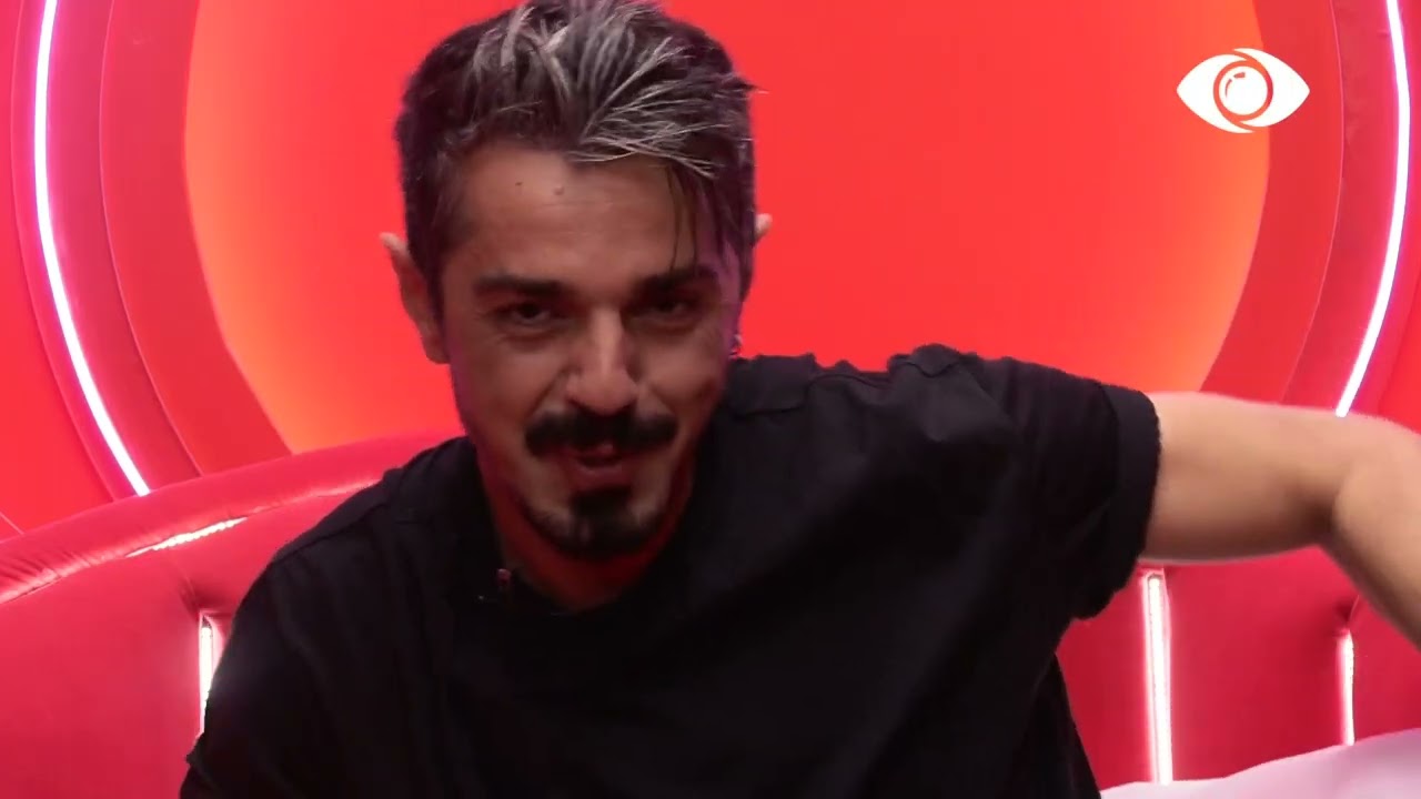 Mes emocionesh, Amosi komenton fotot nga fëmijëria