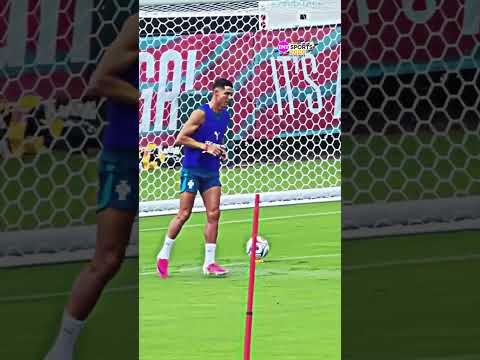 O ROBOZÃO TÁ CHEGANDO PRA COPA E ELE QUER A TAÇA! #shorts