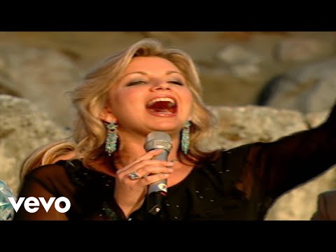 Bill & Gloria Gaither - Halleluyah [Live] ft. The Isaacs