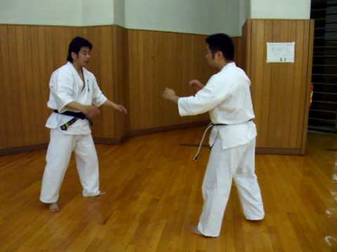 前蹴りの受け・捌き