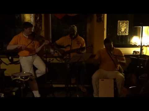 MAH01762 Trio Loco Show