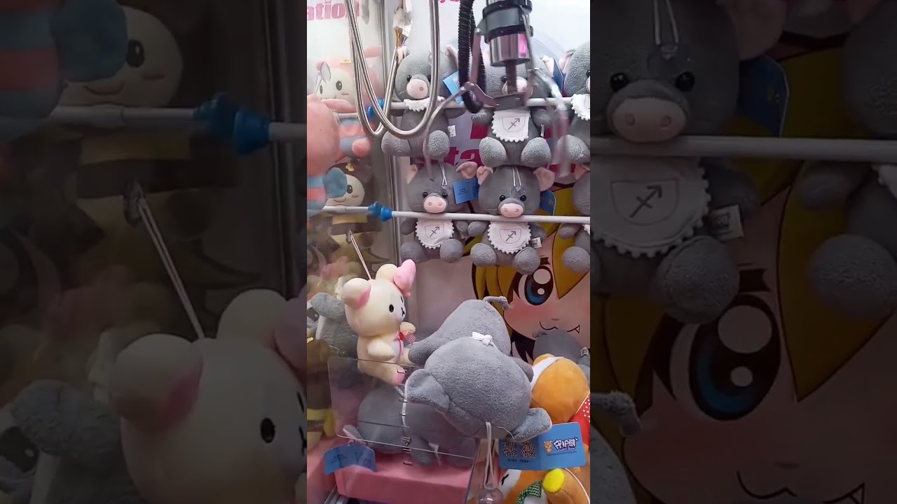 ALWAYS WINNING AT CLAW MACHINE! #SHORTS #CLAWMACHINE #HACK