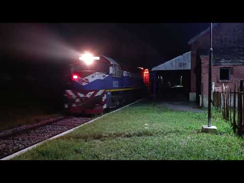 Gt-22 (9022) con un Tren Cargado de N.C.A a su paso por "Estación Garza" en plena noche 🚂🌃