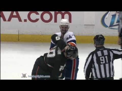 Radek Martinek vs Ryan Carter Nov 10, 2010