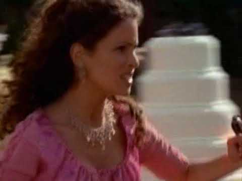 Catfight - Hercules mom knocks out scheming villainess with one punch